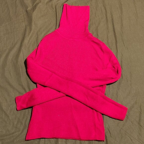 Ladies Small Uniqlo Turtleneck - Picture 4 of 5